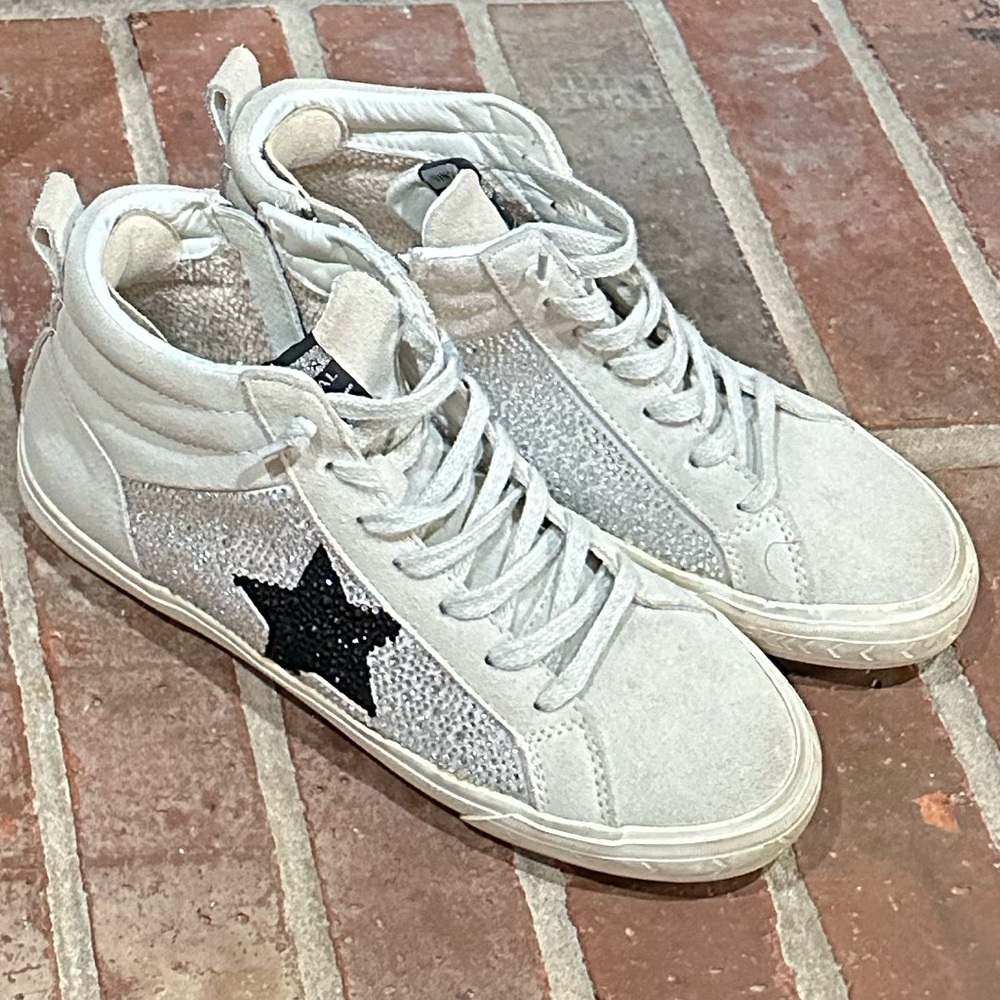 WOMEN’S 6 (used- like new) 
Vintage Havana sneakers
